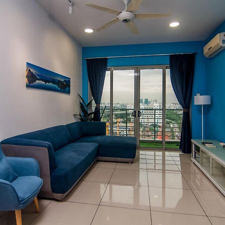 Flora Residence One South By Idealhub Seri Kembangan Esterno foto