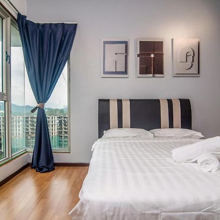 Flora Residence One South By Idealhub Seri Kembangan Esterno foto