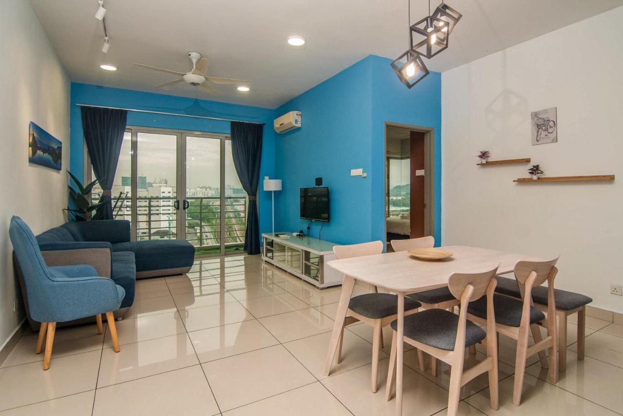 Flora Residence One South By Idealhub Seri Kembangan Esterno foto