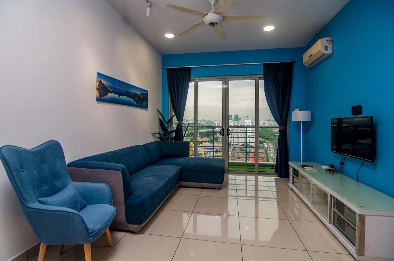 Flora Residence One South By Idealhub Seri Kembangan Esterno foto