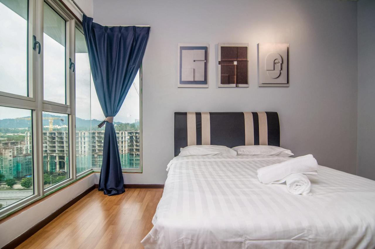 Flora Residence One South By Idealhub Seri Kembangan Esterno foto