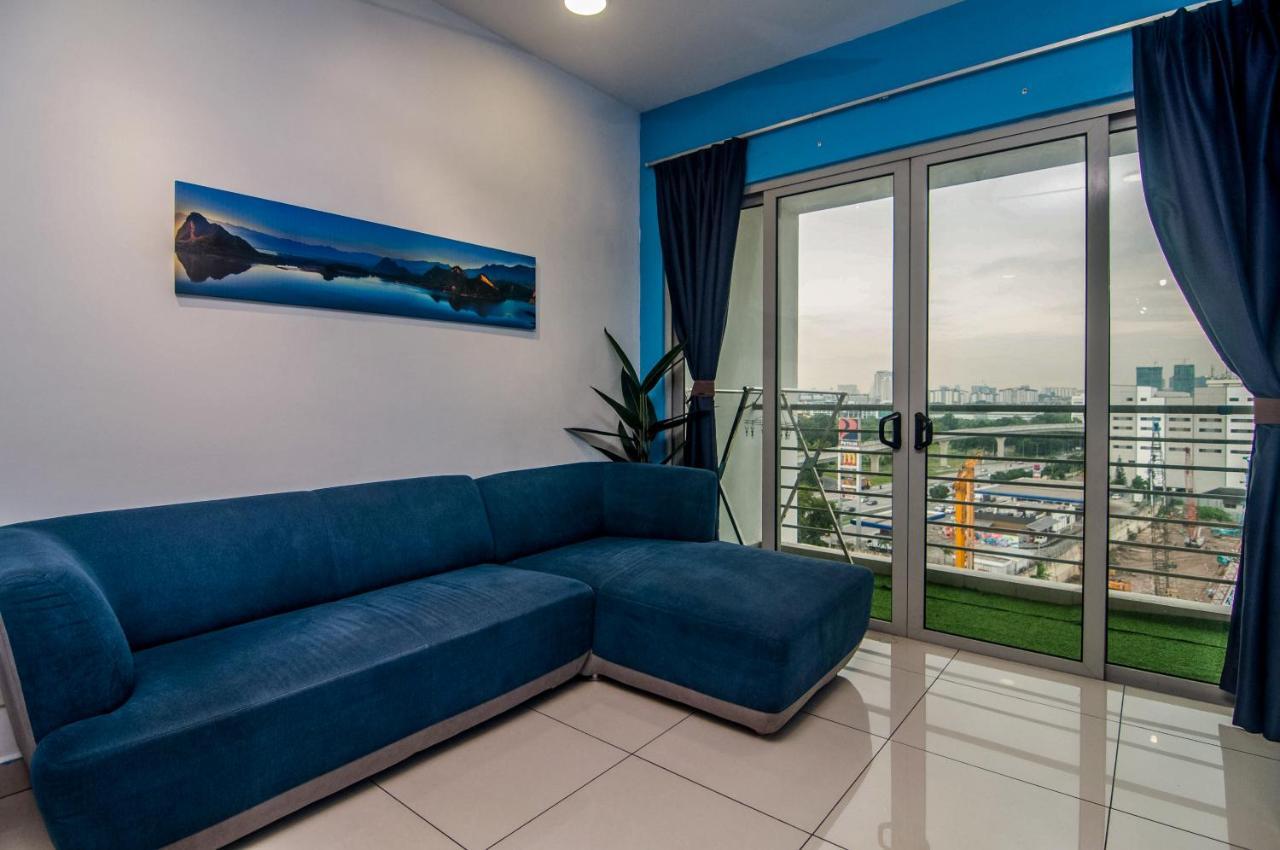 Flora Residence One South By Idealhub Seri Kembangan Esterno foto